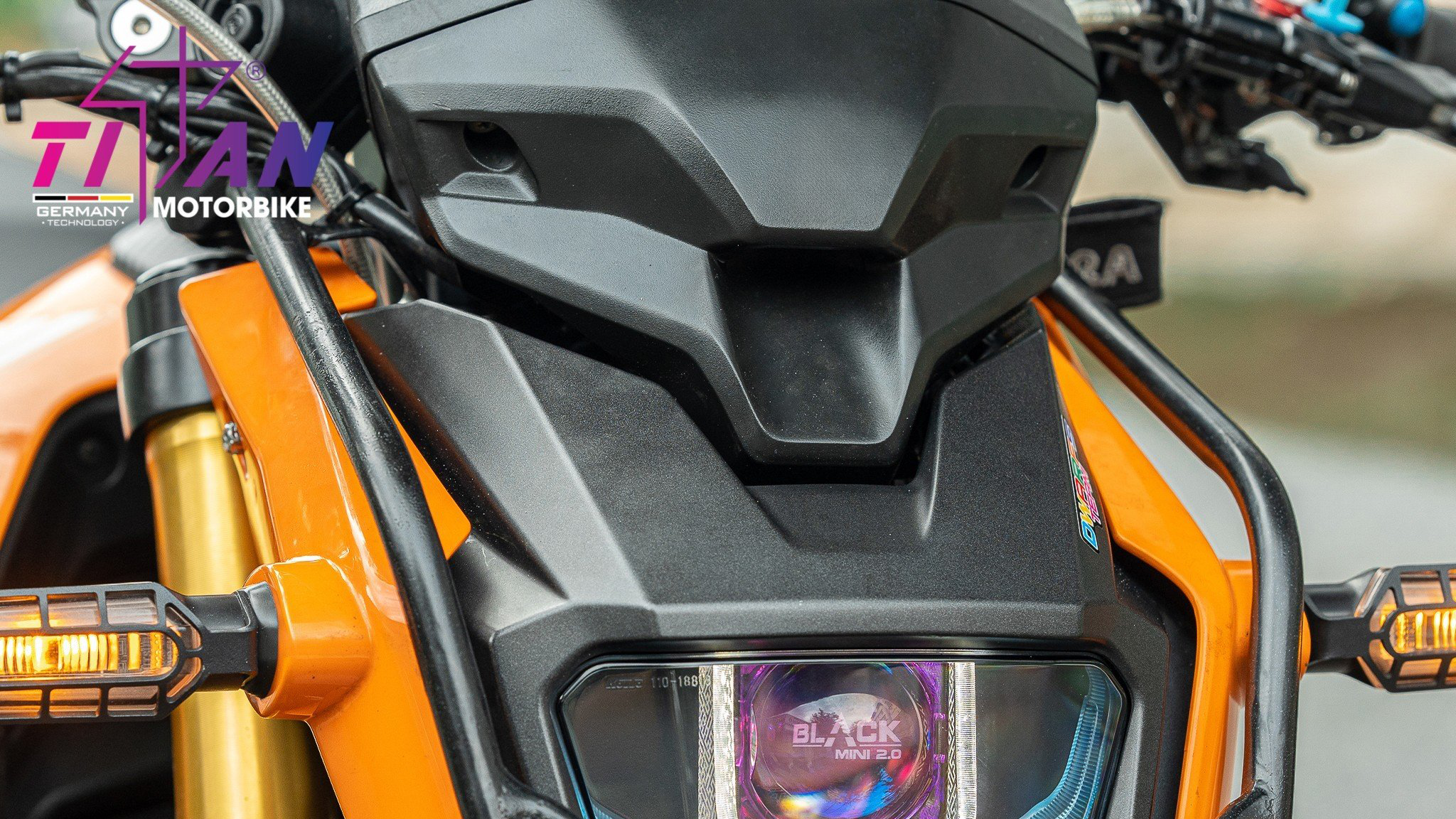 Honda MSX 125 cực chiến với đèn Black Mini 2.0 Square